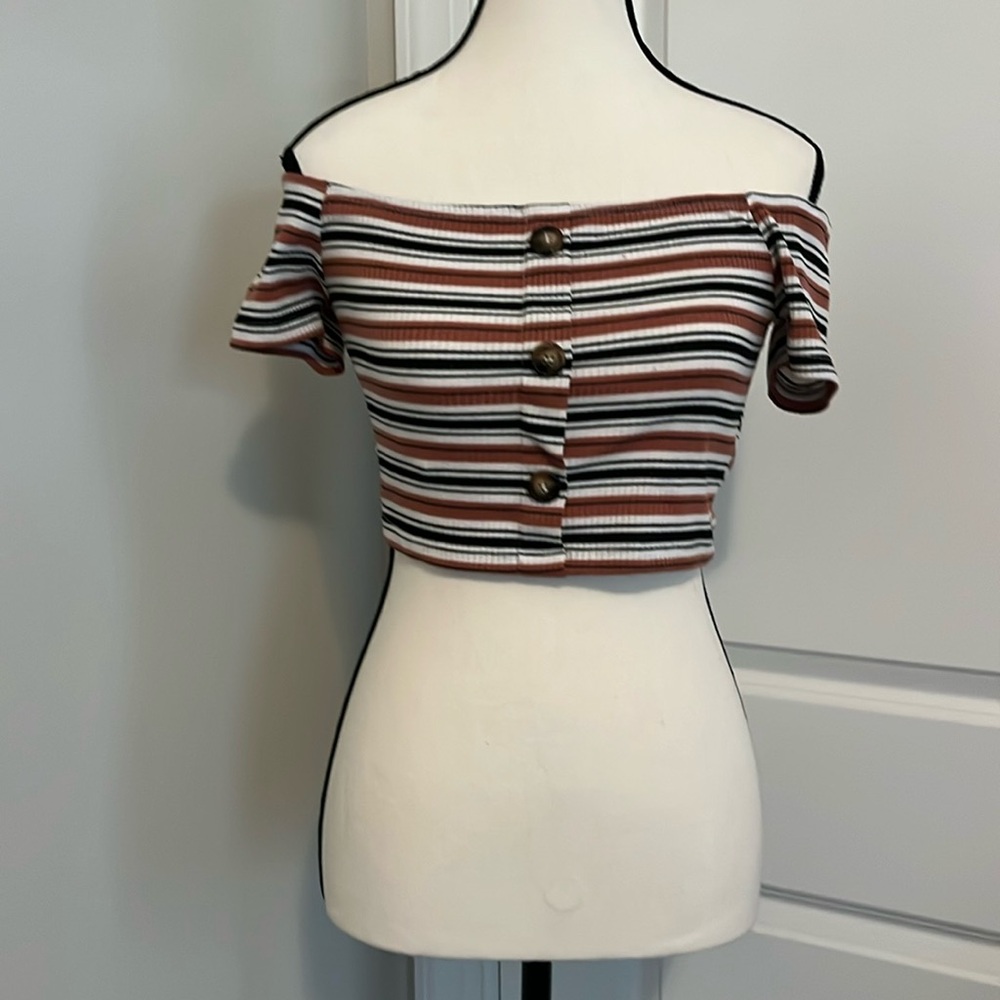 Off the Shoulder Crop Top 🌟